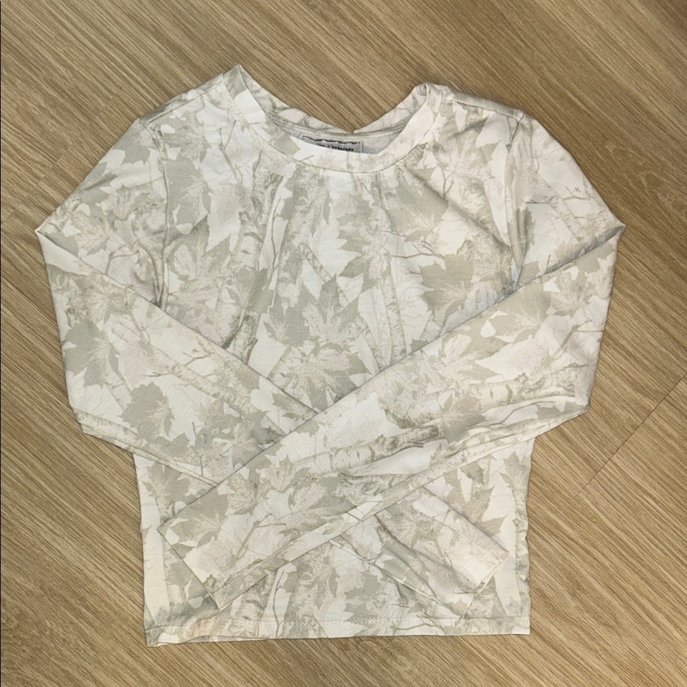 NWOT women’s size small trendy leaf print long sleeve